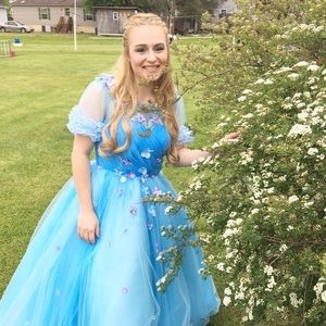 Meet your Posher, Alexis